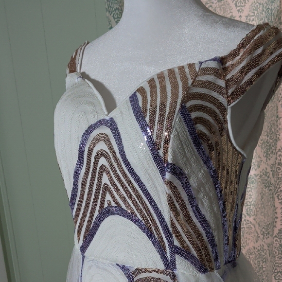 Faeriesty Beautiful Dress. Just In Time For The Holidays! - Picture 3 of 10